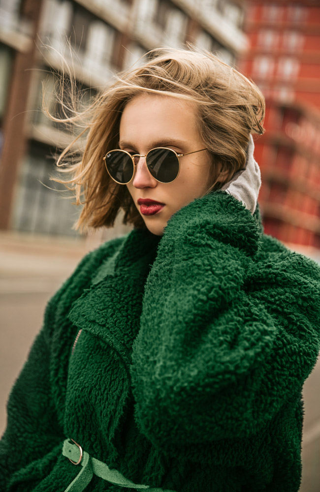 Unisex Ray-Ban Round Metalen Zonnebril in Arista Kleur met Kristal Groene Lenzen